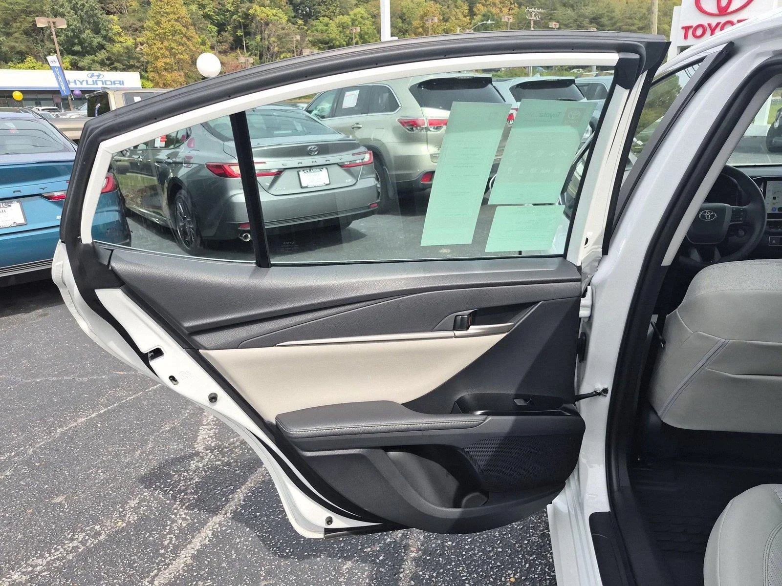 Used 2026 Wind Chill Pearl Toyota XLE image 31