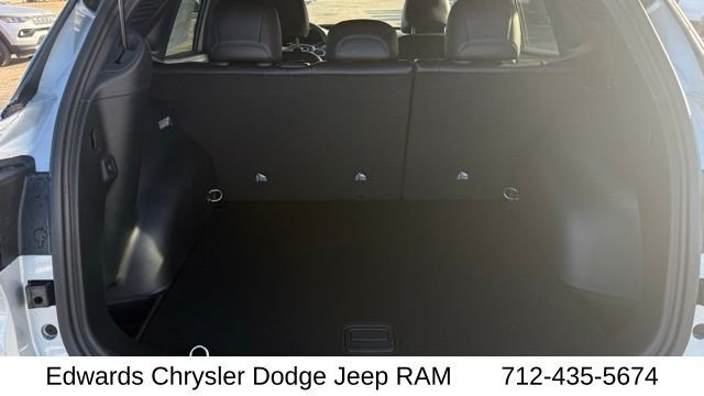 New 2026 Silver Zynith Metallic Clear-Coat Exterior Paint Jeep Latitude image 34