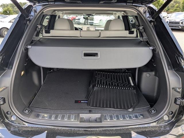 Used 2025 Black Diamond Mitsubishi SE image 25
