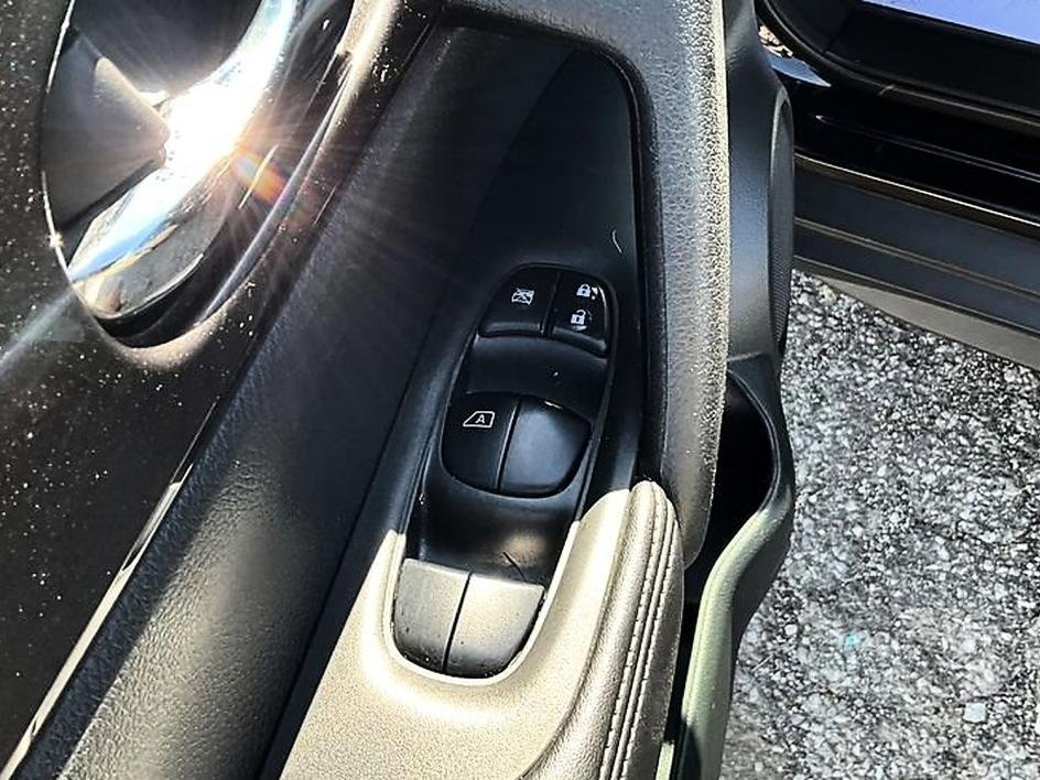 Used 2019 Black Nissan S image 13