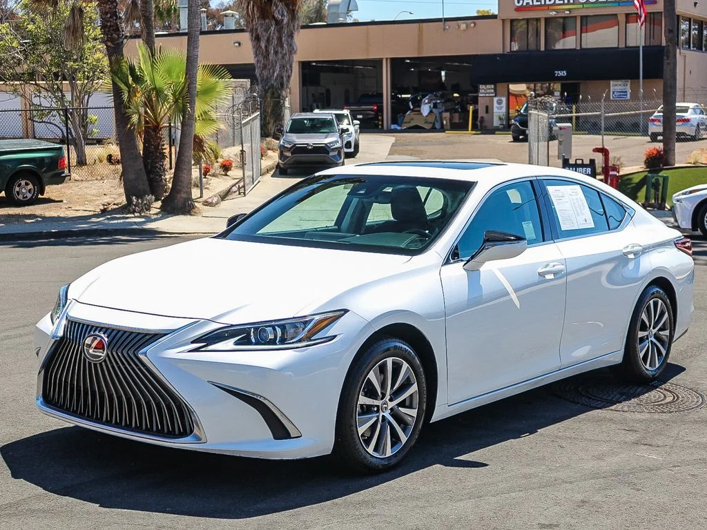 Used 2020 White Lexus 350 image 3