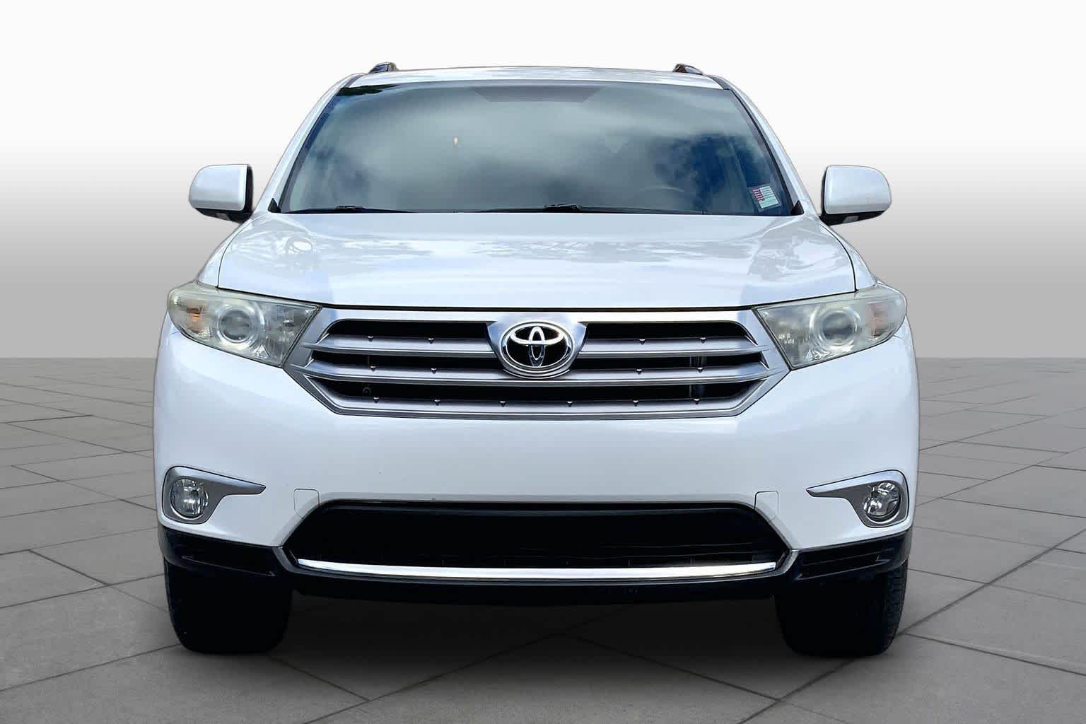 Used 2012 Blizzard Pearl Toyota Limited image 4