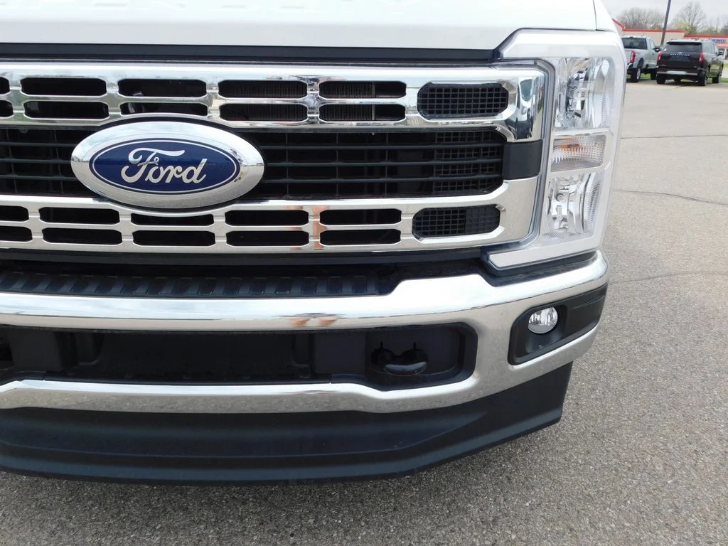 2025 Ford F-350 Super Duty Chassis Cab XL - Photo 10