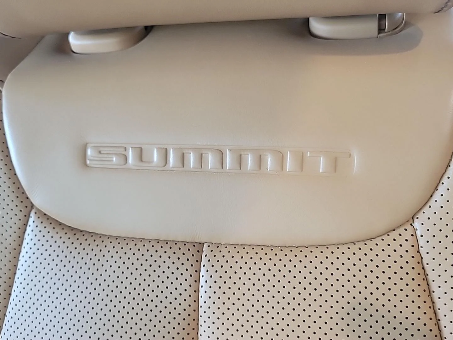 Used 2025 Bright White Clearcoat Jeep Summit Reserve image 11