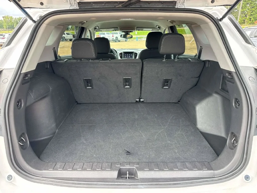 Used 2024 White GMC SLE image 11