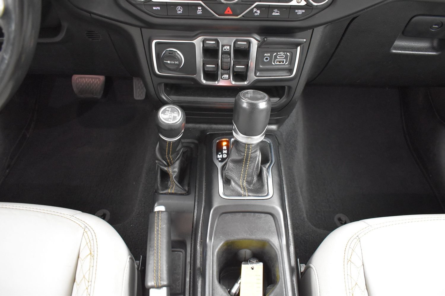 Used 2022 Bright White Clearcoat Jeep Unlimited High Altitude image 16