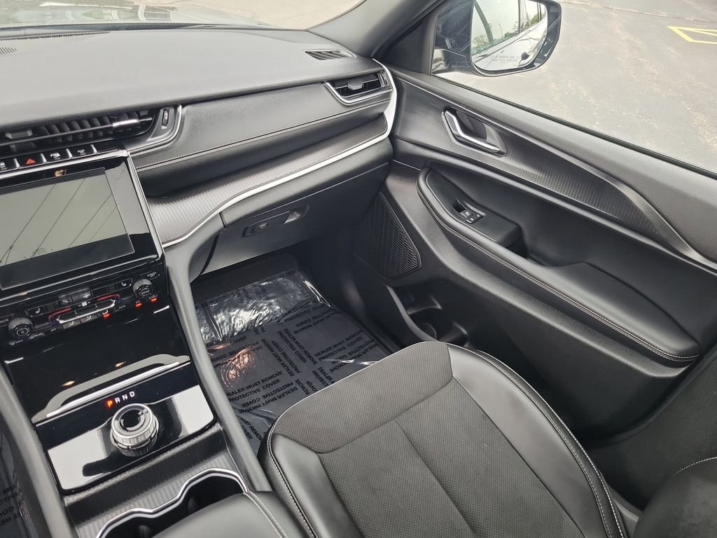 Certified Used 2025 Metallic Jeep Altitude X image 13