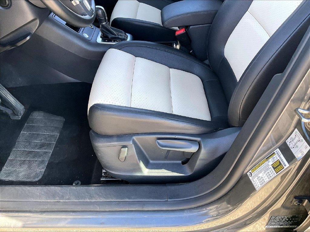 Used 2016 Pepper / Gray Volkswagen S image 32