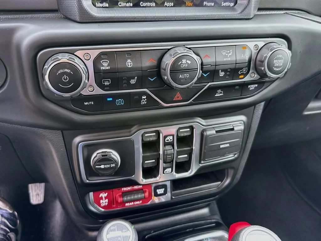 Used 2023 White Jeep Rubicon 4xe image 17