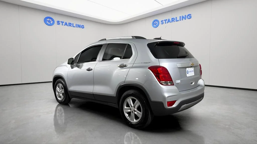 Used 2020 Silver Ice Metallic Chevrolet LT image 6