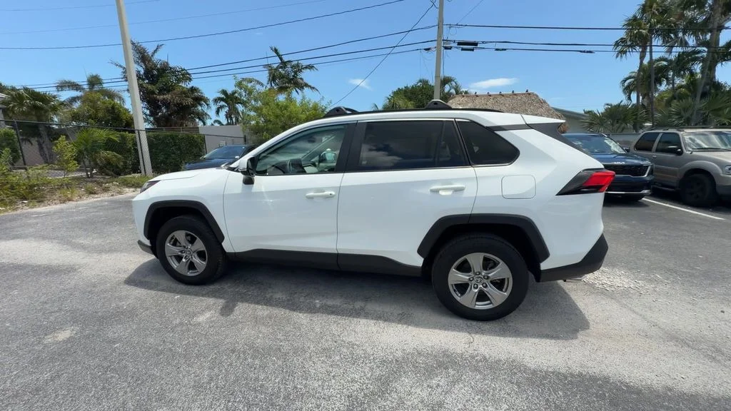 Used 2025 White Toyota XLE image 5