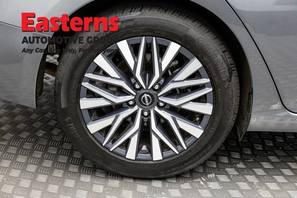 Used 2025 Gray Nissan 2.5 SV image 32
