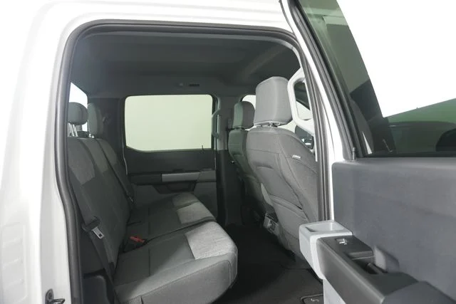 New 2026 Oxford White Ford F-250® XLT image 31