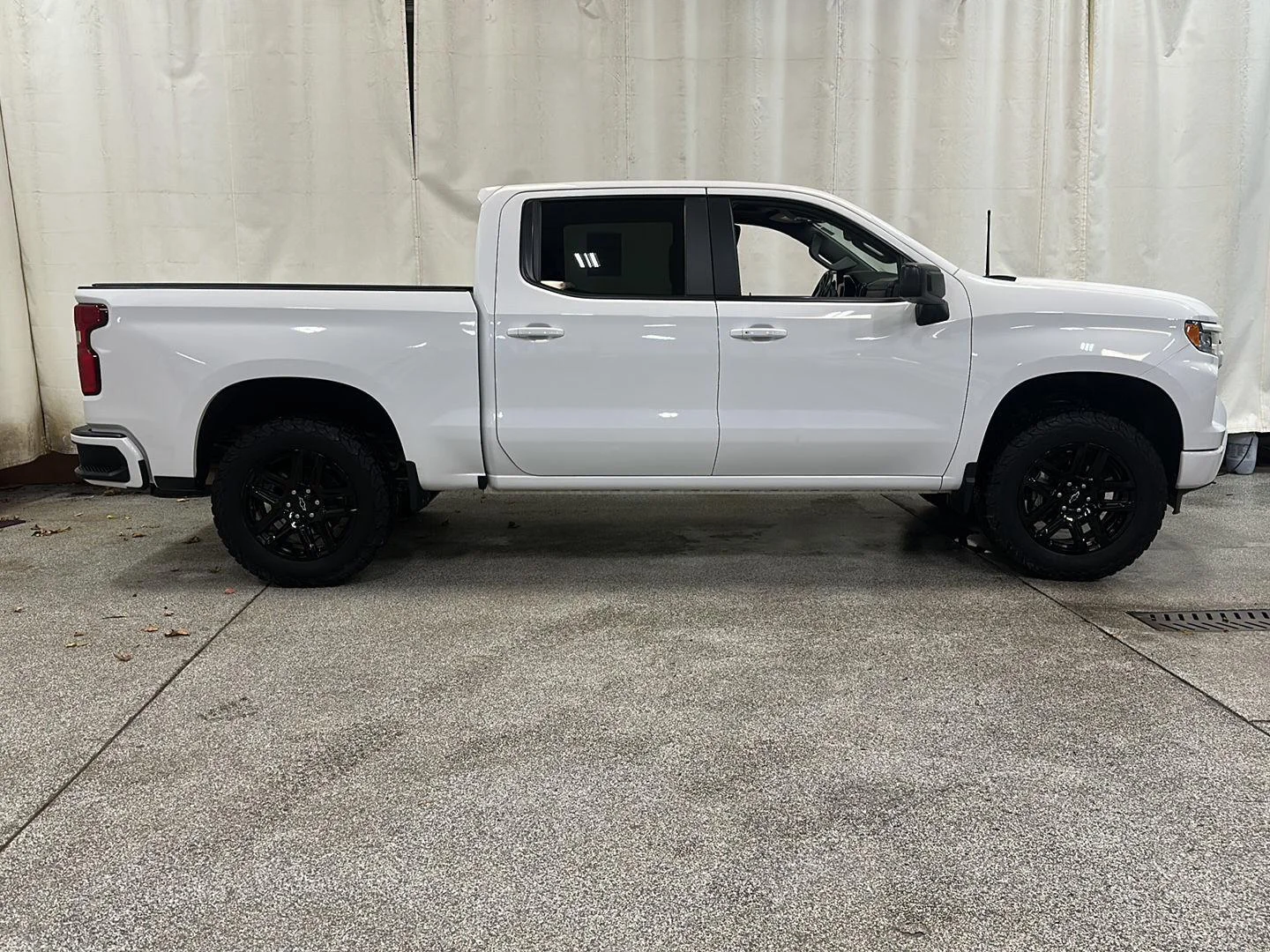 Used 2024 Summit White Chevrolet RST image 6