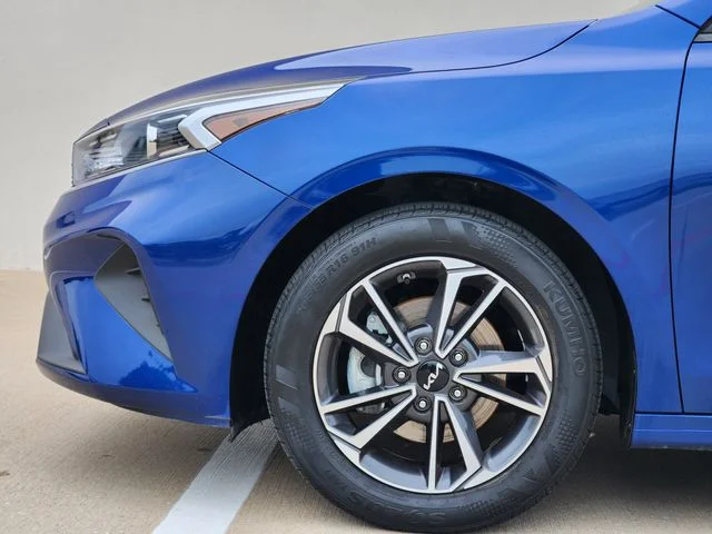Used 2024 Blue Kia LXS image 9