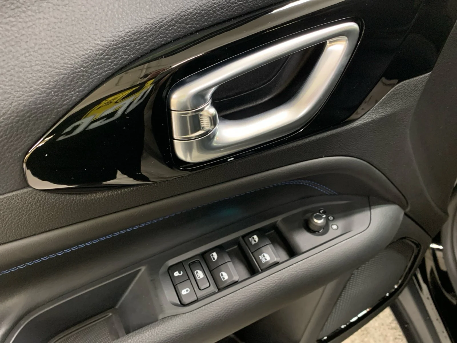 New 2026 Diamond Black Crystal Pearl Jeep North image 11