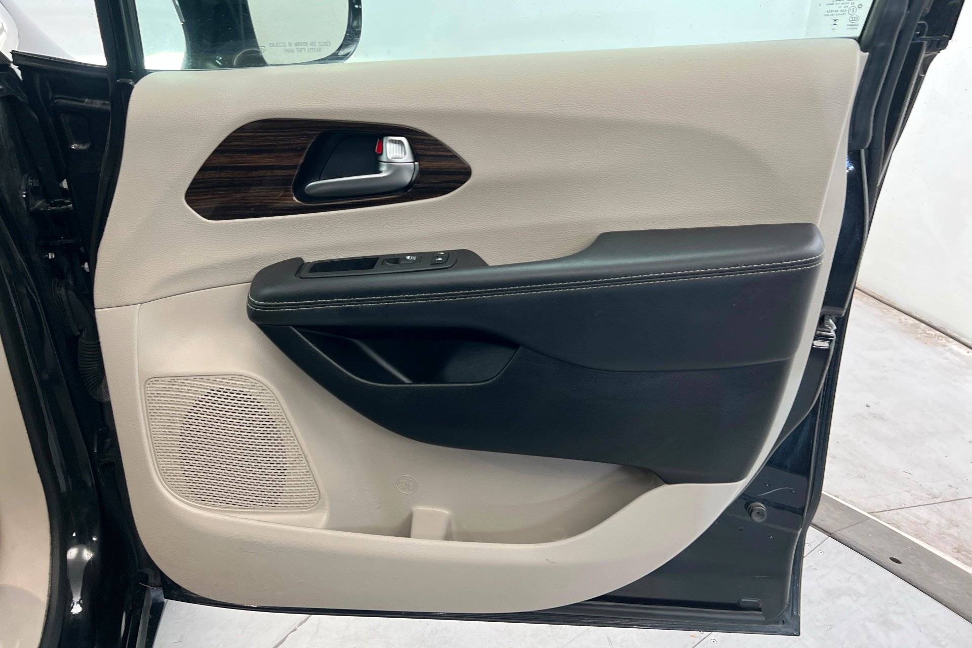 2023 Chrysler Pacifica Limited - Photo 22