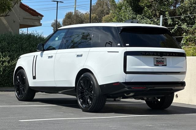 New 2026 Fuji White Land Rover SE image 3