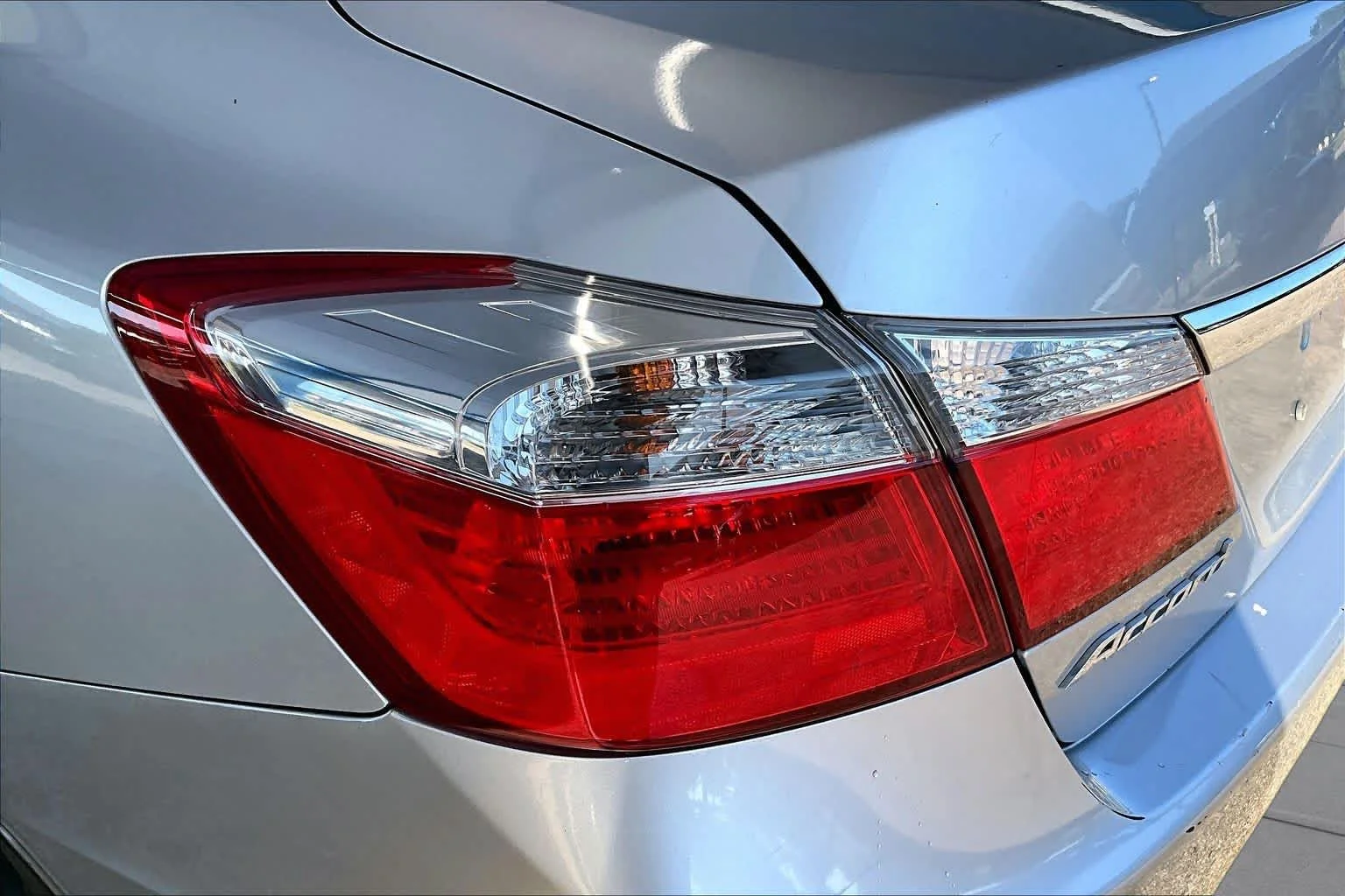 Used 2013 Alabaster Silver Metallic Honda LX image 27