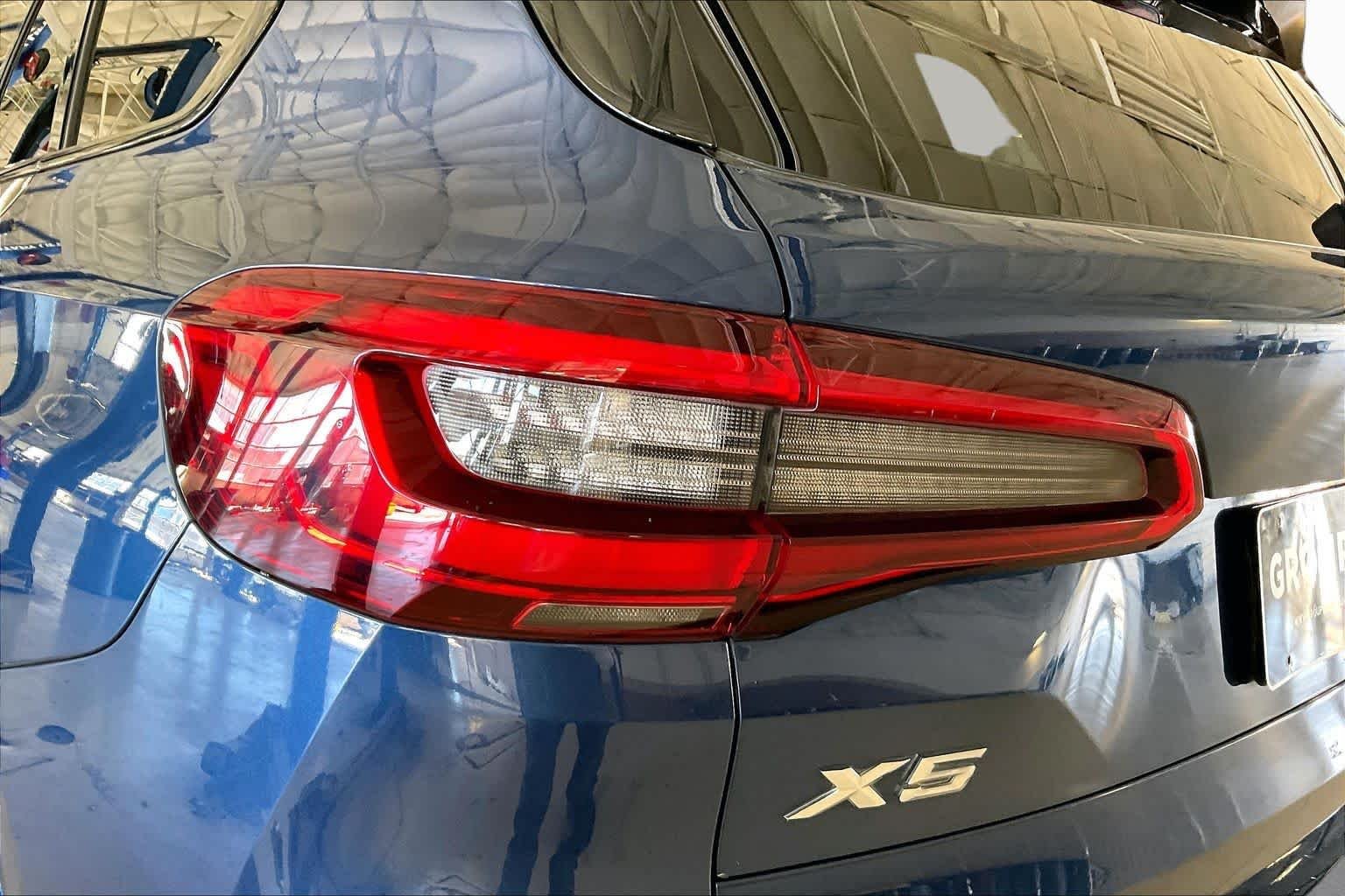 Used 2019 Phytonic Blue Metallic BMW xDrive50i image 26