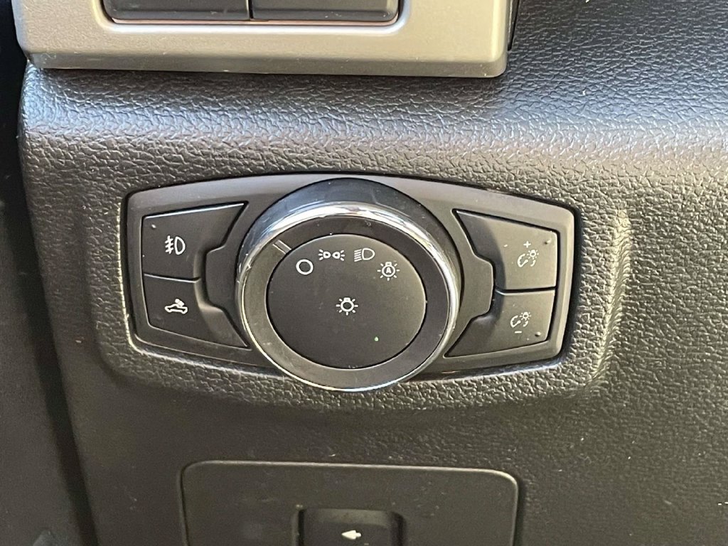 Used 2015 Red Ford Lariat image 18
