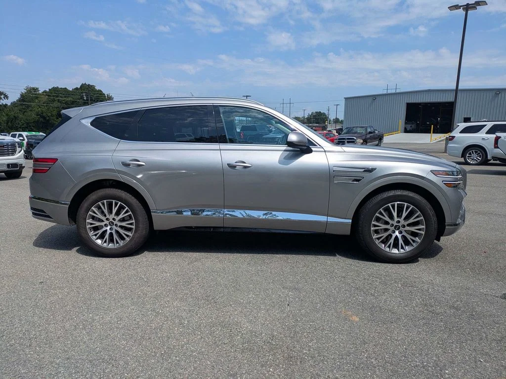 Used 2025 Silver Genesis 2.5T image 3