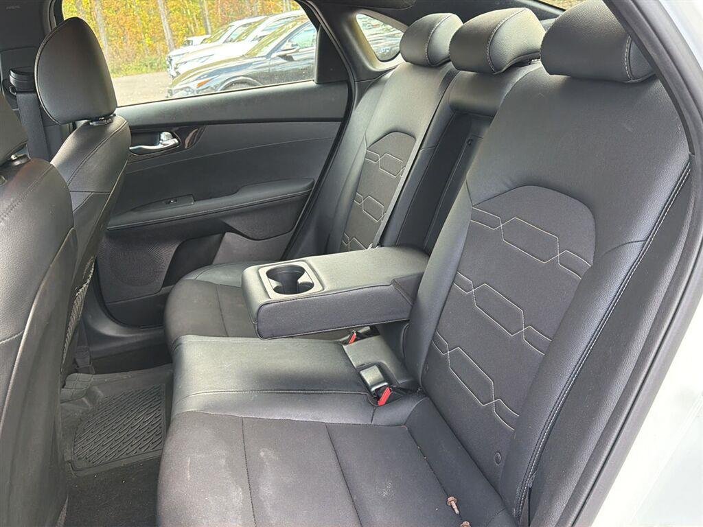 Used 2023 Snow White Pearl Kia GT-Line image 14
