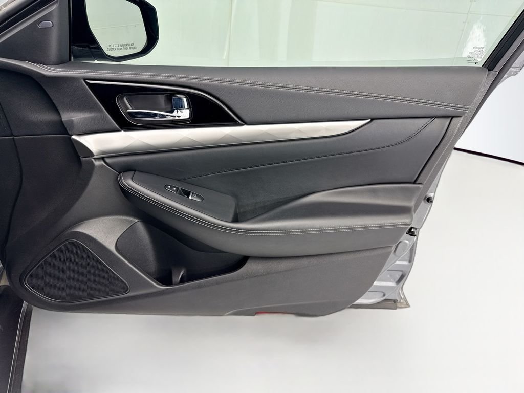 Used 2023 Gun Metallic Nissan SV image 24