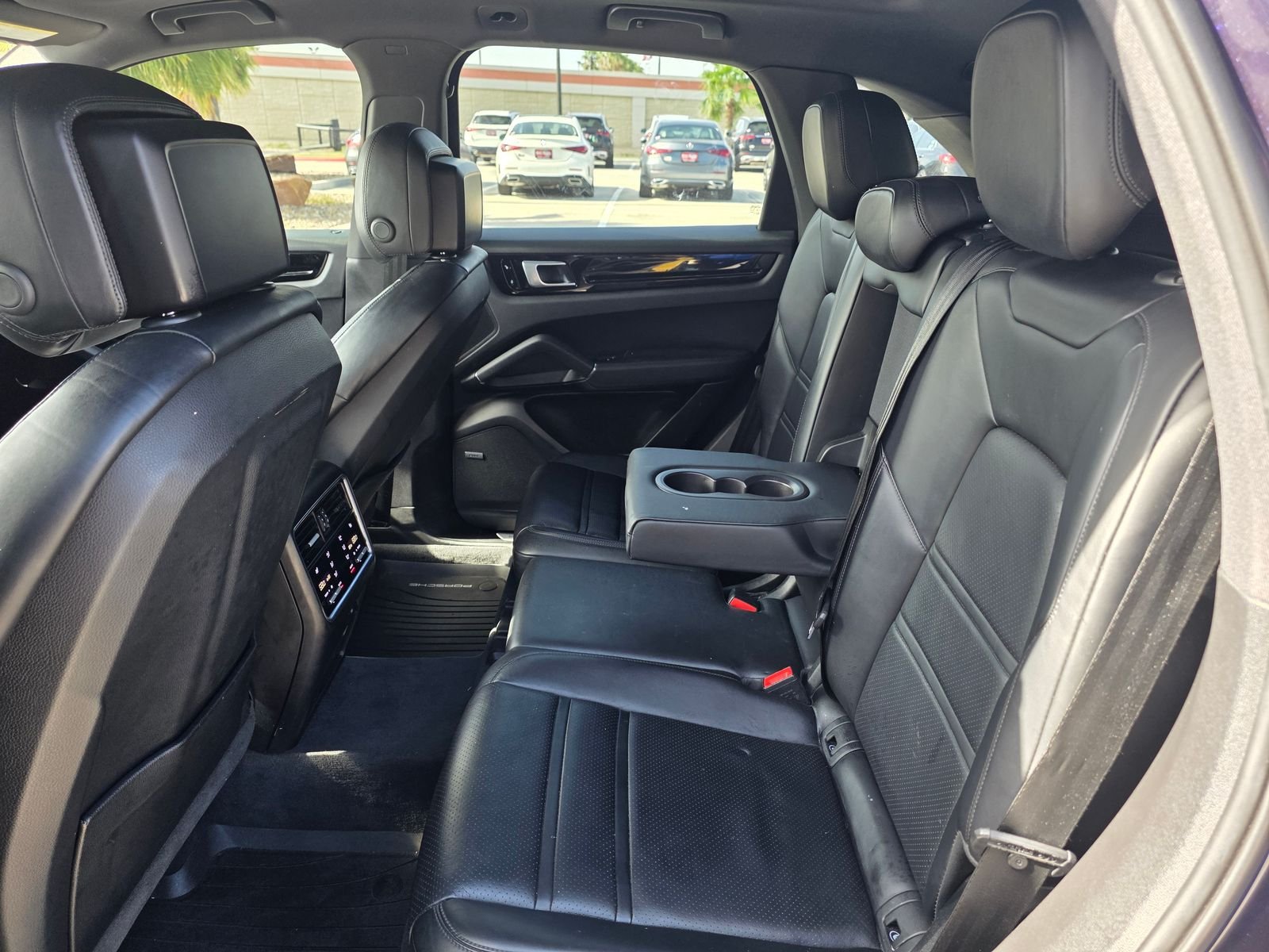 Used 2019  Porsche Base image 15