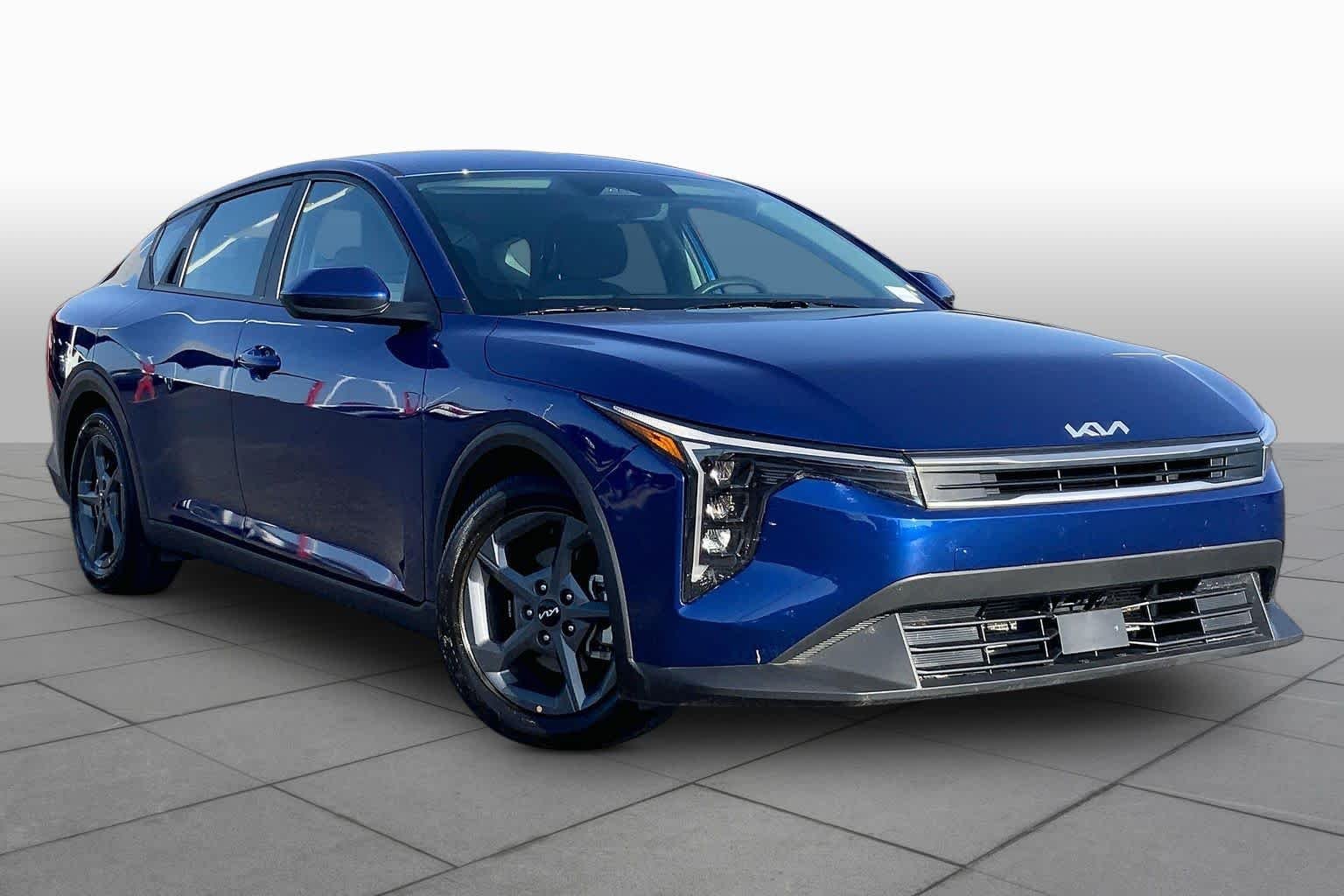 Used 2025 Deep Sea Blue Kia LXS image 3