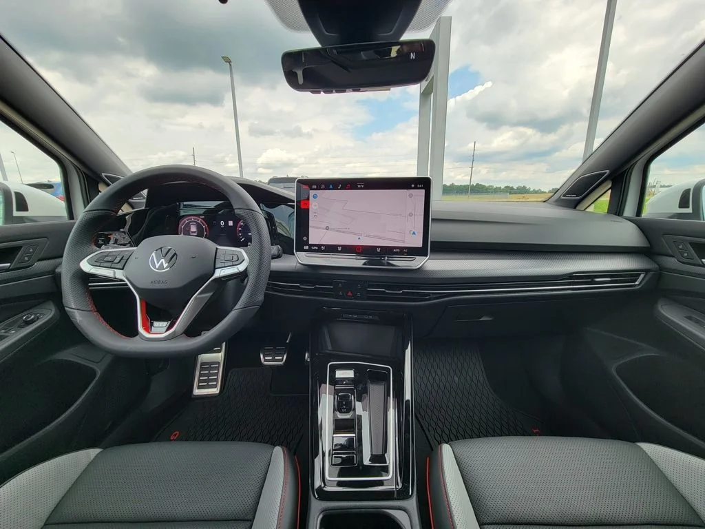 2025 Volkswagen Golf GTI SE - Photo 32