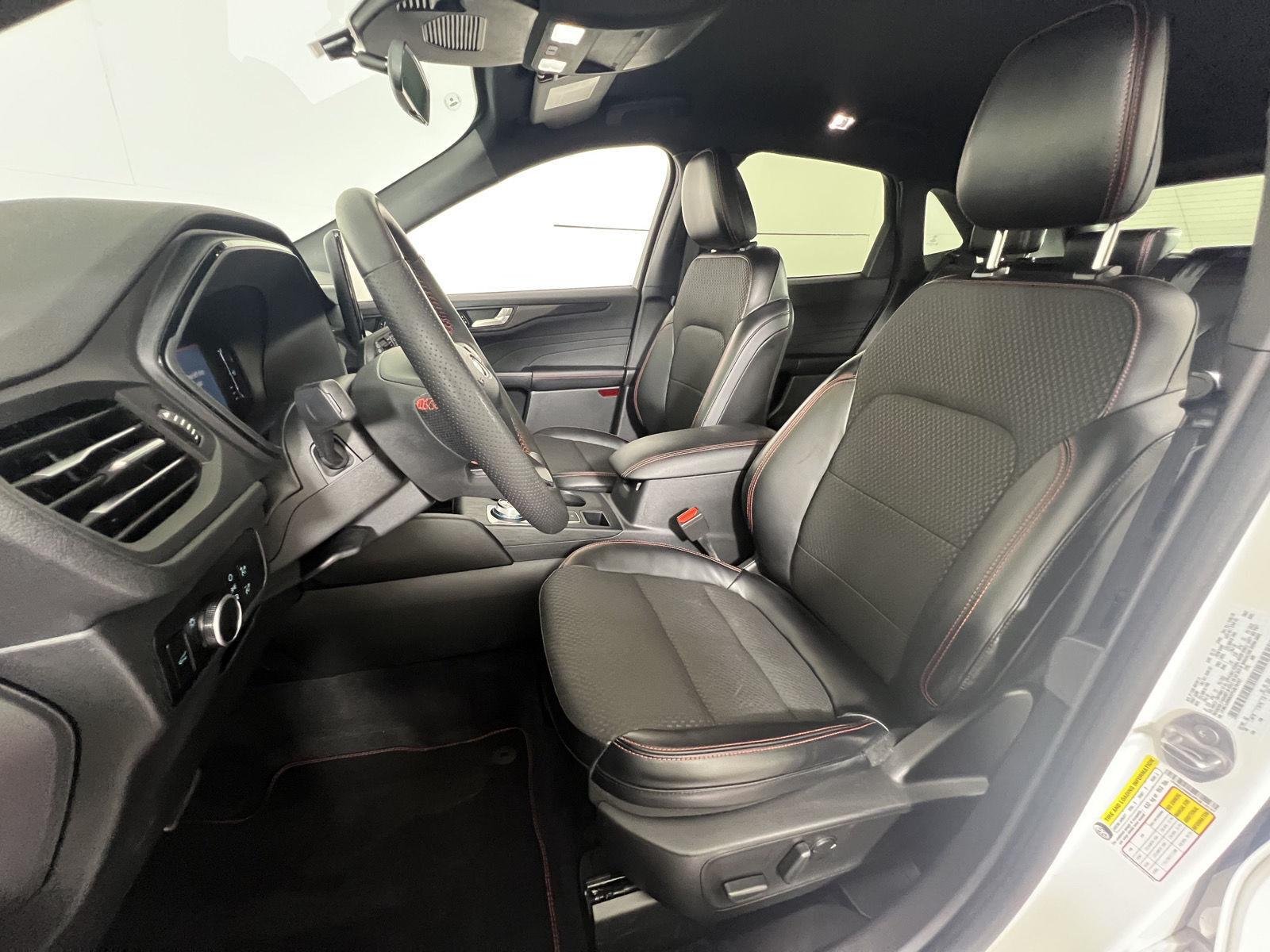 Used 2023 Star White Metallic Tri-Coat Ford ST-Line image 2