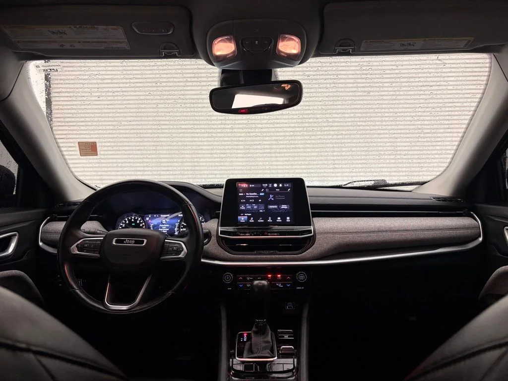 Used 2022 Gray Jeep Latitude image 41