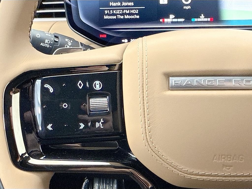 New 2026 Santorini Black Land Rover Dynamic SE image 11