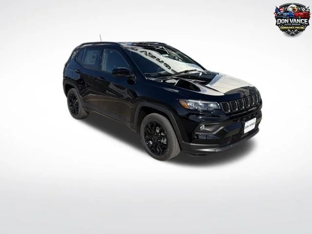 New 2026 Diamond Black Crystal Pearlcoat Jeep Latitude image 7
