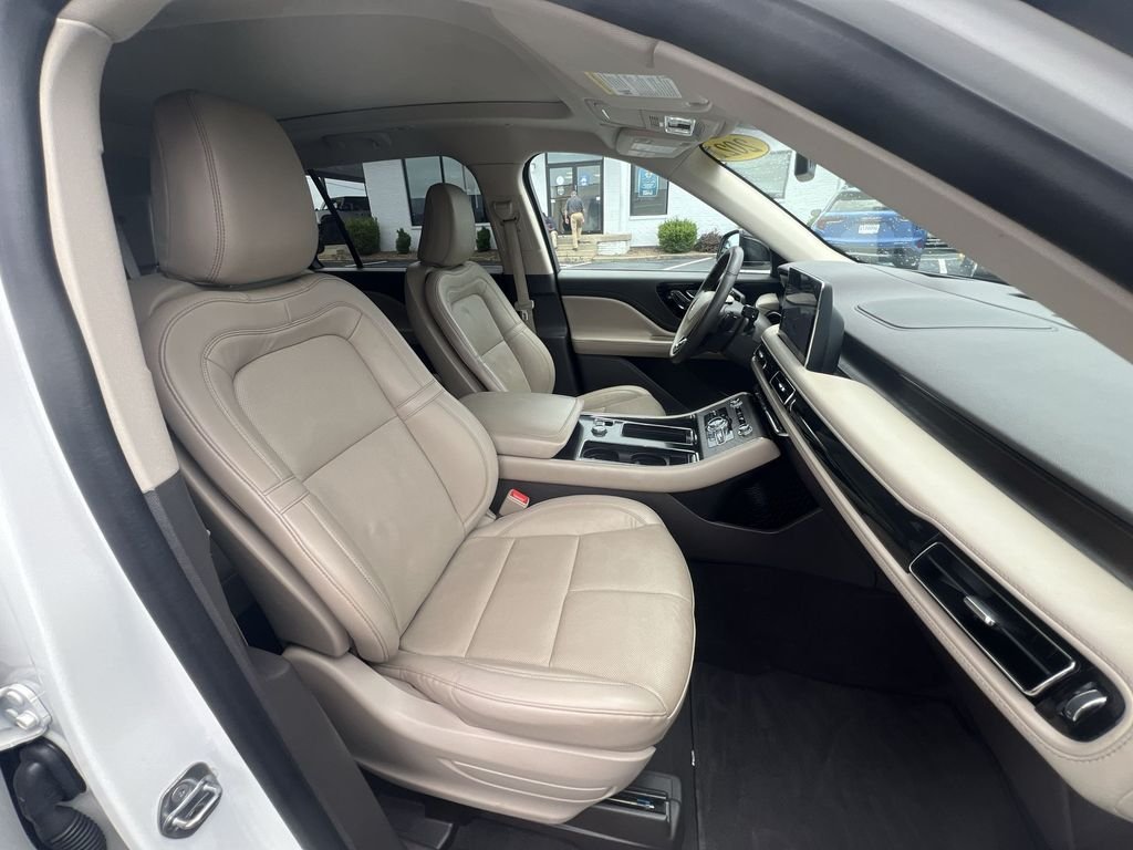 Used 2021 White Lincoln Reserve image 32