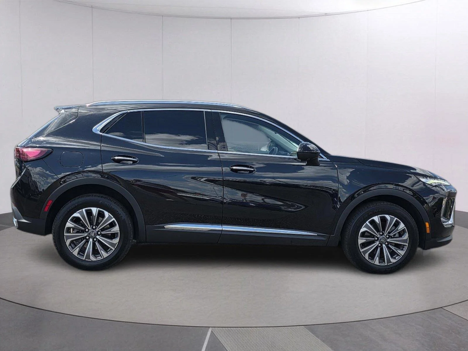 Used 2024 Ebony Twilight Metallic Buick Preferred image 4