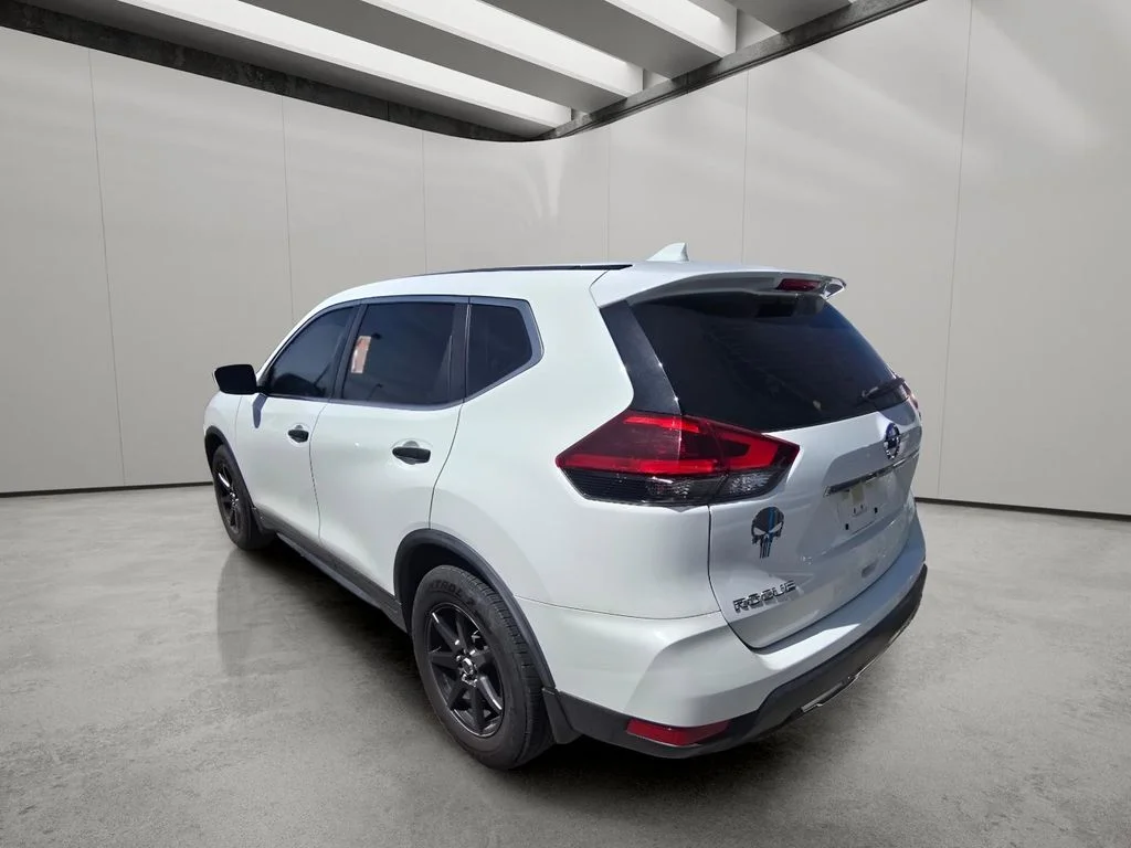 Used 2020 Glacier White Nissan S image 4