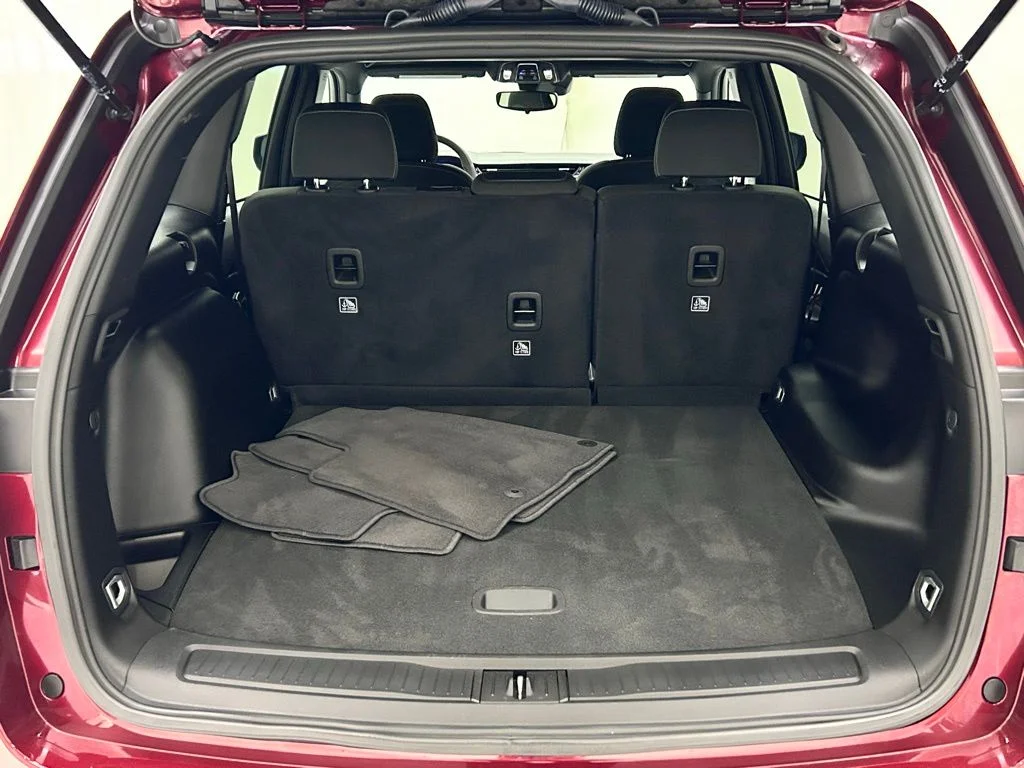 Used 2024 Red Jeep Laredo X image 20