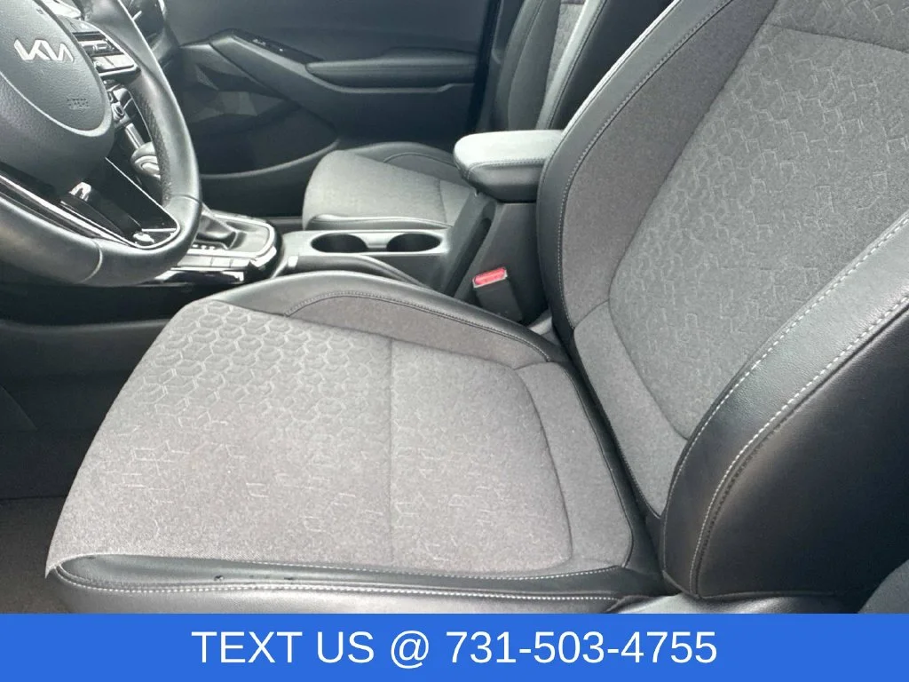 Used 2025 White Kia S image 28