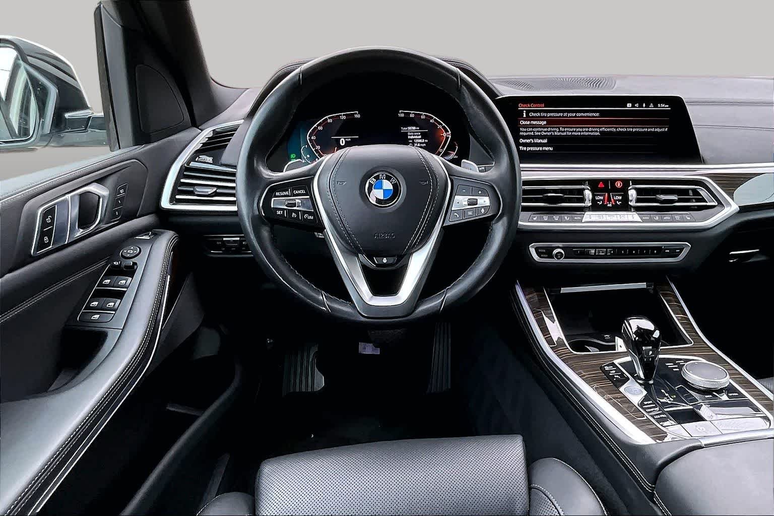 Used 2023 Alpine White BMW sDrive40i image 8