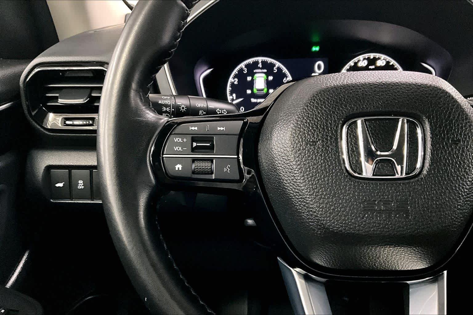 Used 2025 Platinum White Pearl Honda Touring image 23