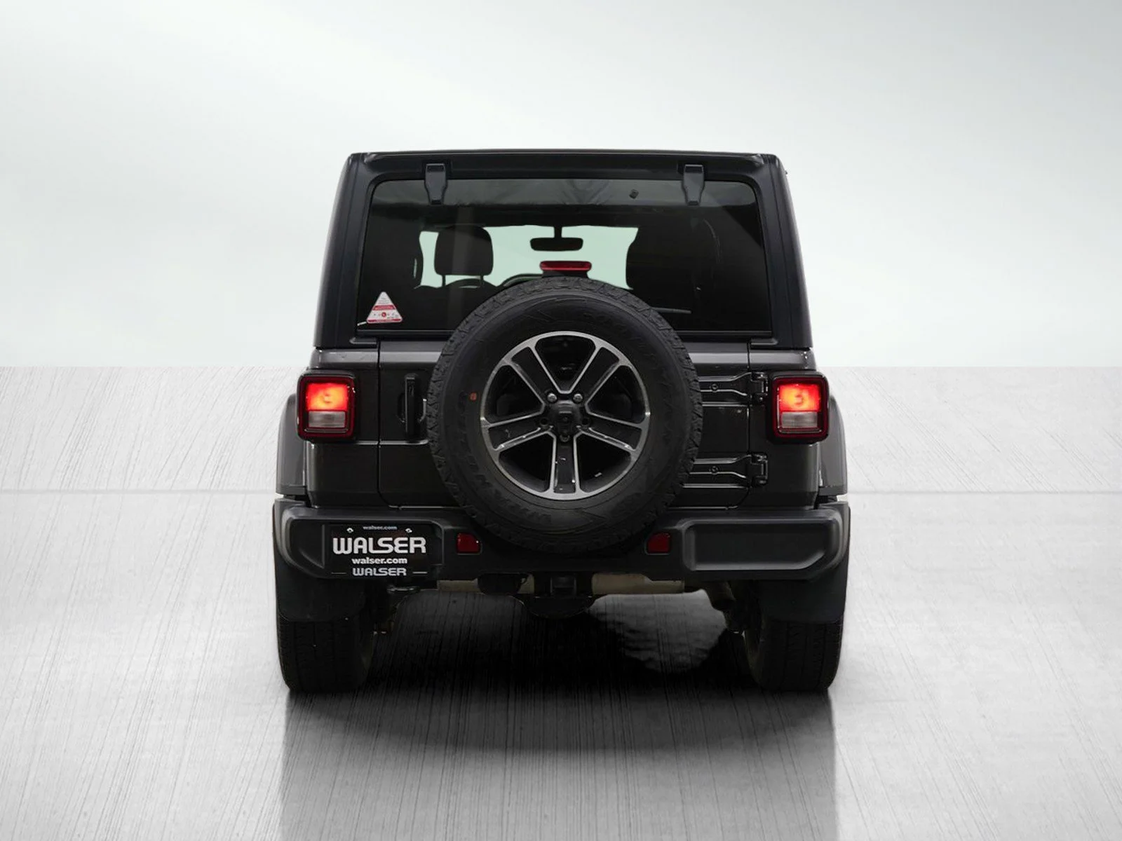 Used 2023 Granite Crystal Metallic Clearcoat Jeep Sahara image 4