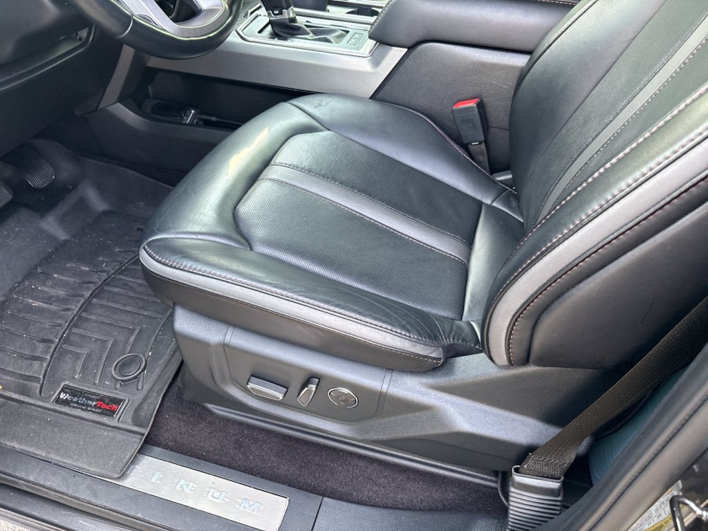 Used 2020  Ford  image 4