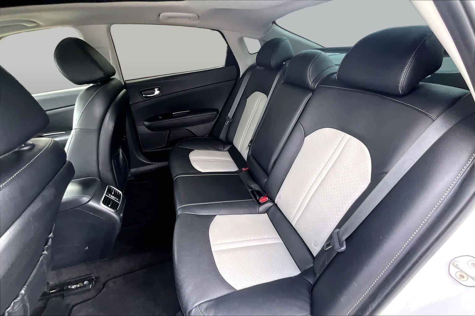 Used 2019 Snow White Pearl Kia EX image 19