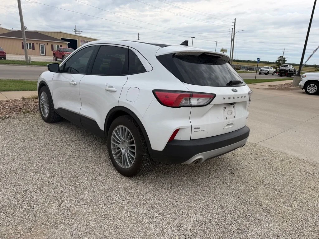 Used 2020 White Ford SE image 3