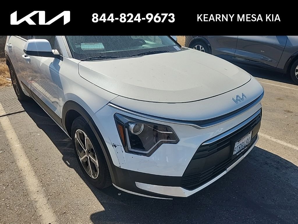 Used 2025 White Kia LX image 1