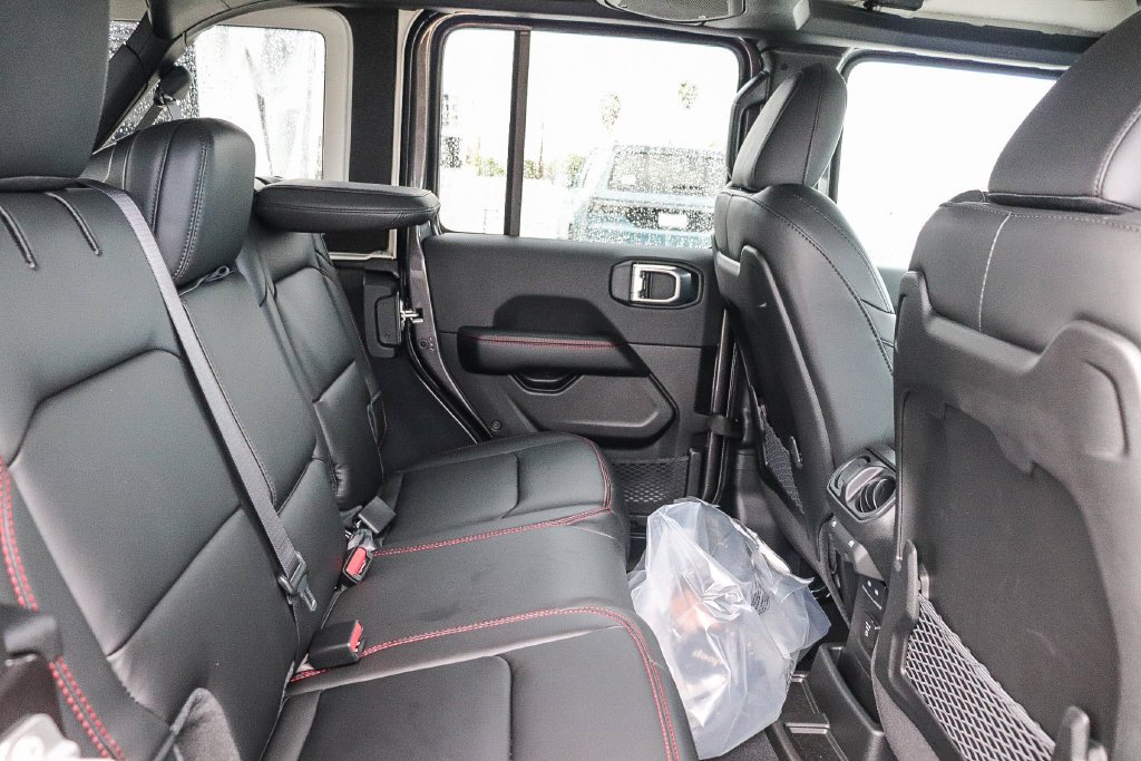 New 2026 Granite Crystal Metallic Clearcoat Jeep Rubicon X image 19