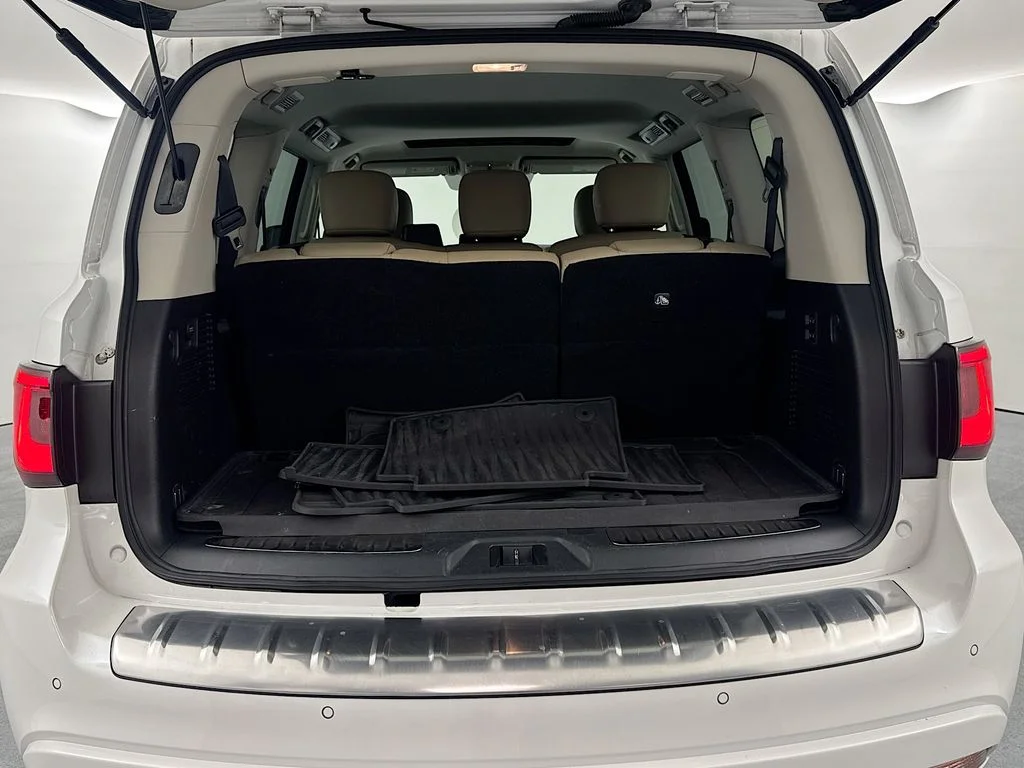 Used 2024 White INFINITI Premium Select image 26