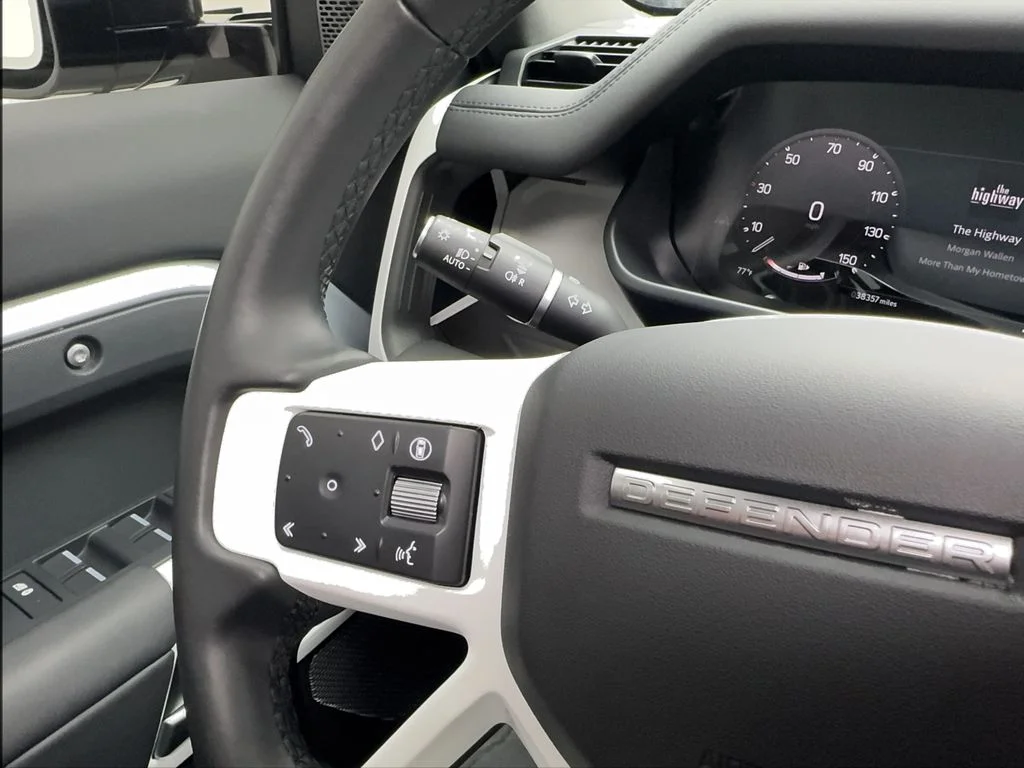 Used 2024 Silver Land Rover S image 43
